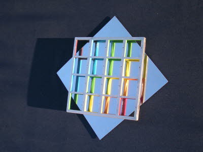 Regenbogen-hinter-Gitter